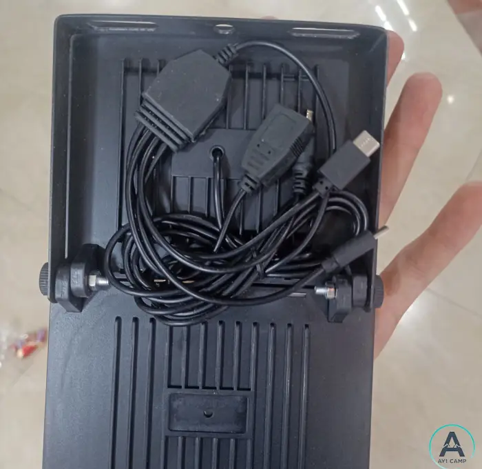 پنل خورشیدی تاشو با کابل های شارژر ولتاژ 5 ولت-4 وات